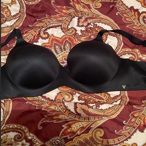 Victoria Secret Bra BLACK size 38DDD ❤️